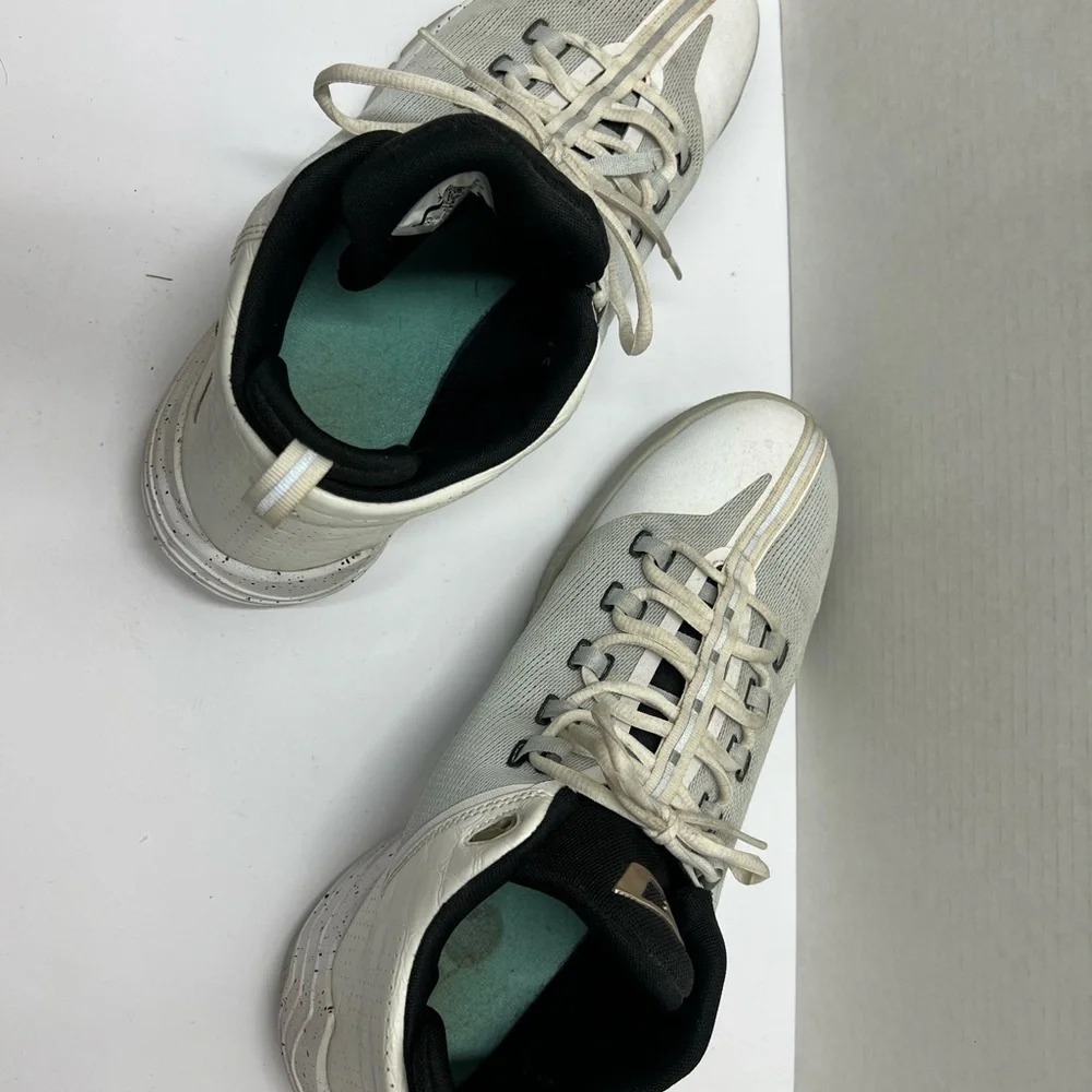 Jordan‎ White and Black Sneakers